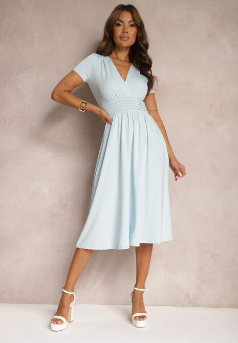 Jasnoniebieska Sukienka Taliowana z Kopertowym Dekoltem o Rozkloszowanym Kroju Rimadea