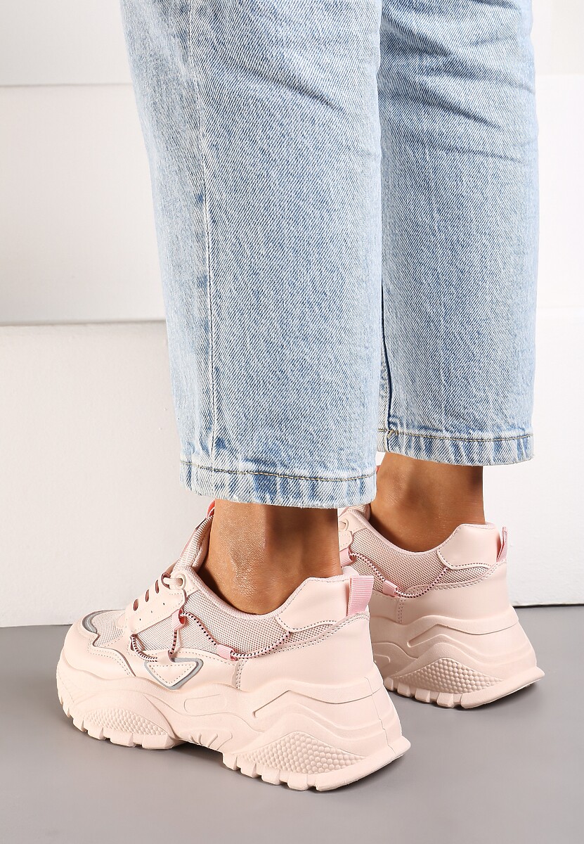 Różowe Sneakersy na Tłoczonej Podeszwie Zdobione Sznurkiem Wokół Pellesti