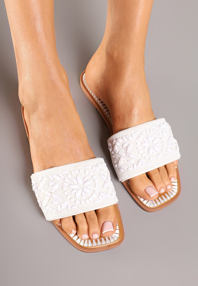 Białe Klapki z Ozdobnymi Koralikami Tatiliris