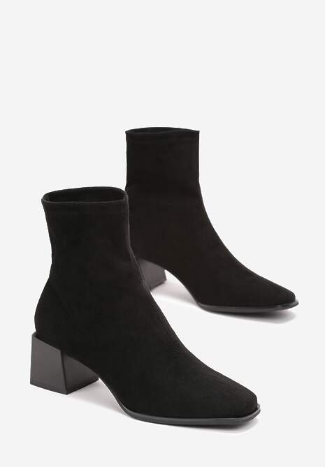 Czarne Botki na Słupku z Kwadratowym Noskiem Jozelinetta