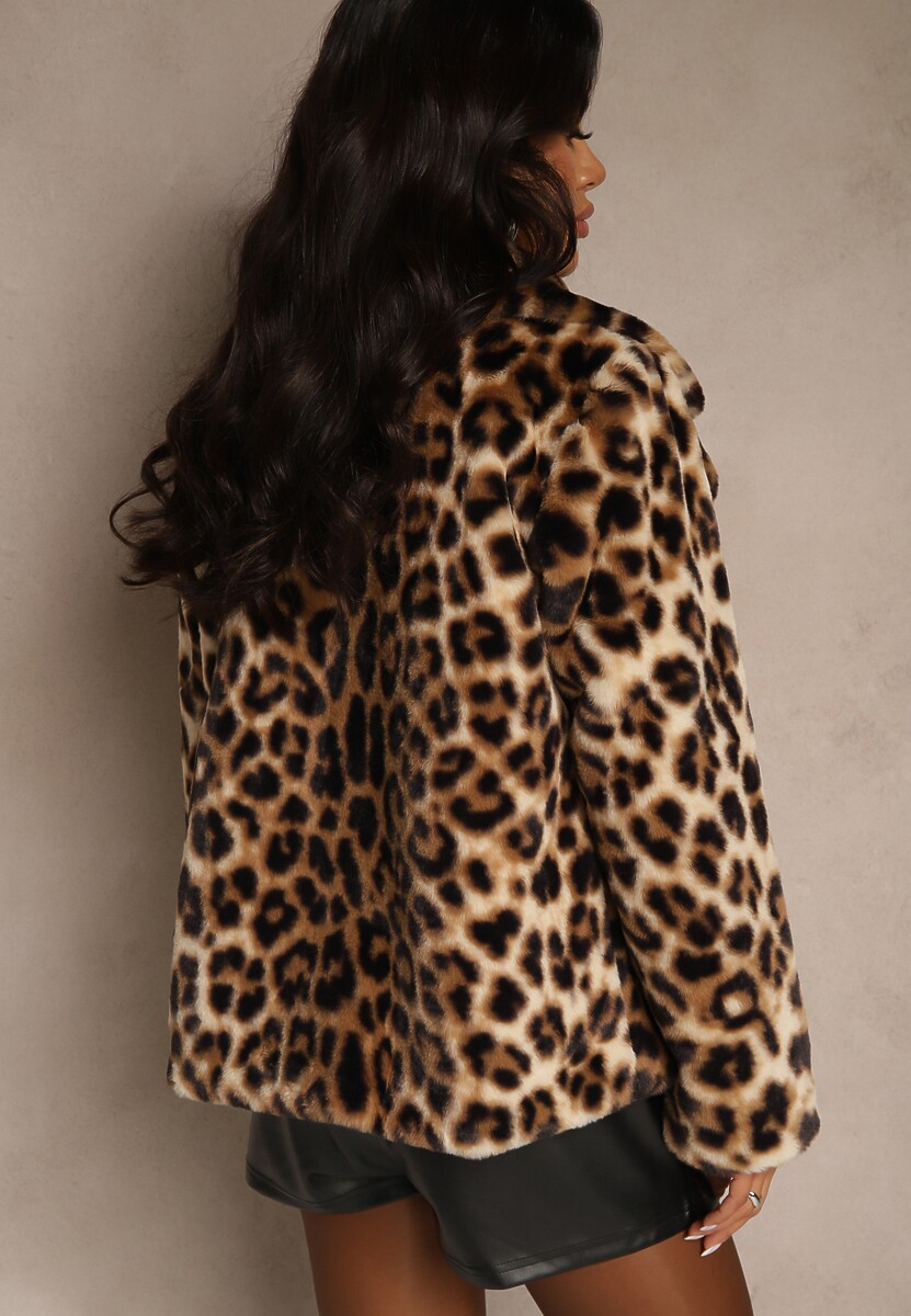 Panterkowa Kurtka Futerko o Kroju Cropped z Szerokim Kołnierzem Zenire