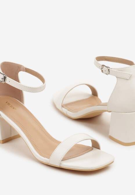 Białe Sandały Vices na Słupku z Kwadratowym Noskiem Galamia