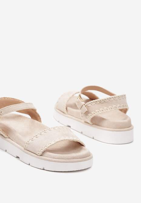 Beżowe Sandały na Płaskiej Podeszwie z Ozdobnymi Paskami Zapinane przy Kostce Fialena