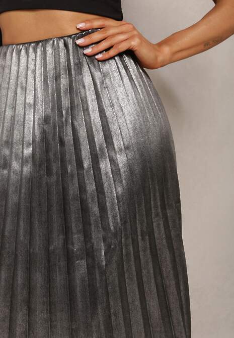 Srebrna Rozkloszowana Spódnica Maxi Zdobiona Plisowaniem i Metaliczną Nicią Dervila
