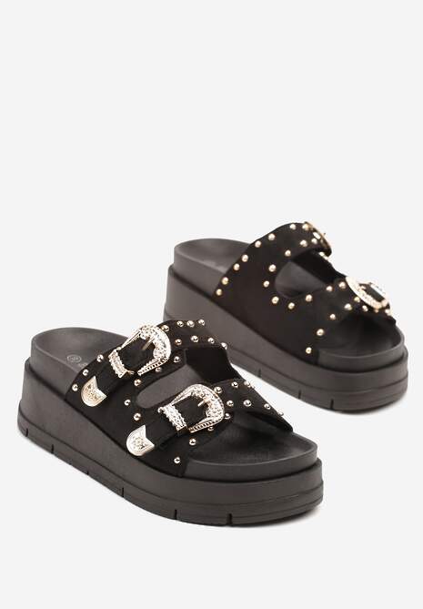 Czarne Klapki na Platformie z Ozdobnymi Sprzączkami i Nitami Kosanea