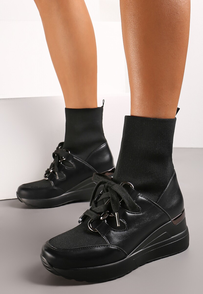 Czarne Botki na Koturnie z Elastyczną Cholewką Tinesa