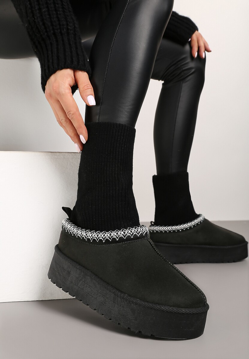Czarne Śniegowce na Platformie z Ozdobną Dopasowaną Cholewką i Haftowanymi Obszyciami Tinnacilia