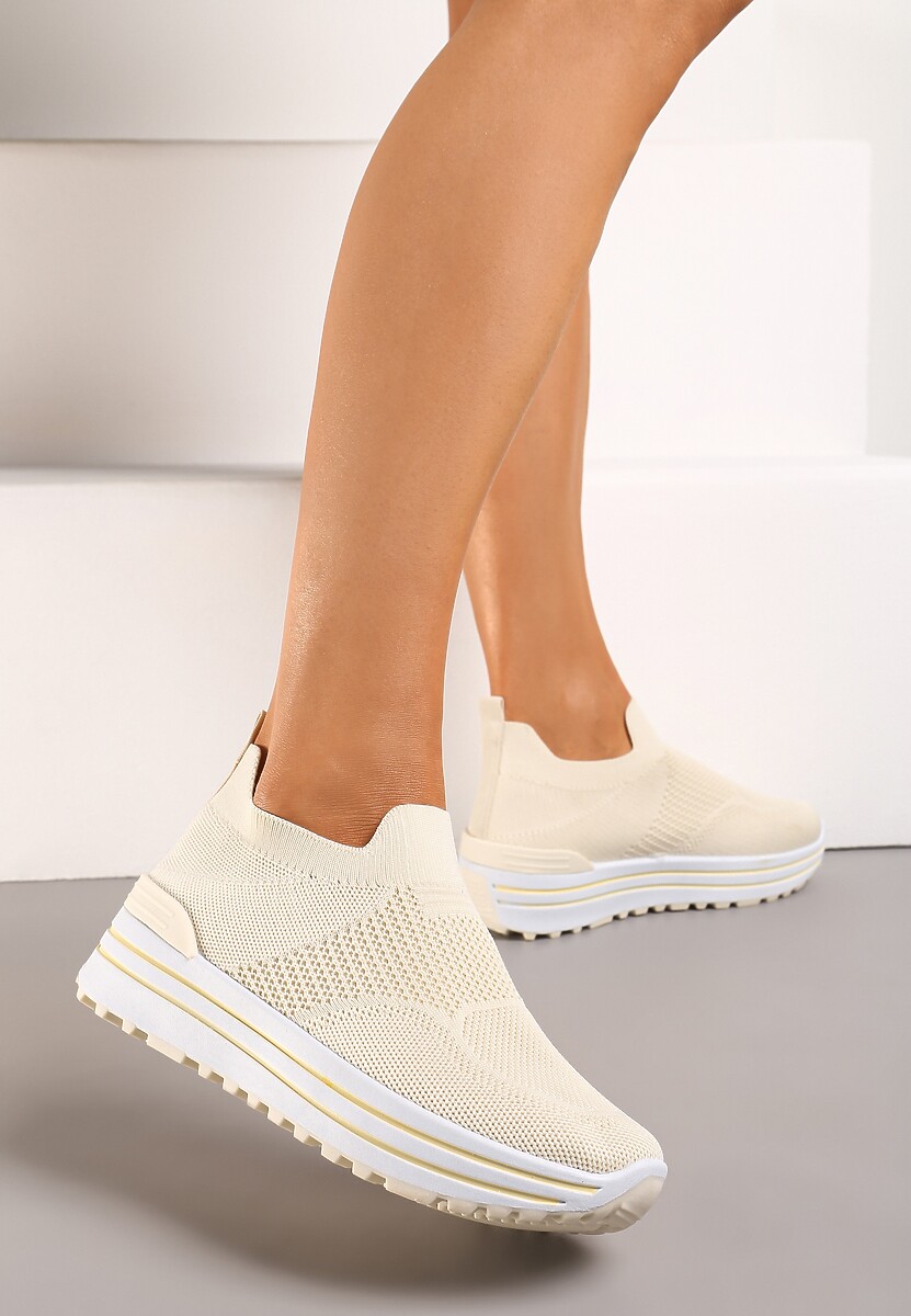 Beżowe Wsuwane Buty Sportowe z Miękką Cholewką na Niskiej Platformie Dionema