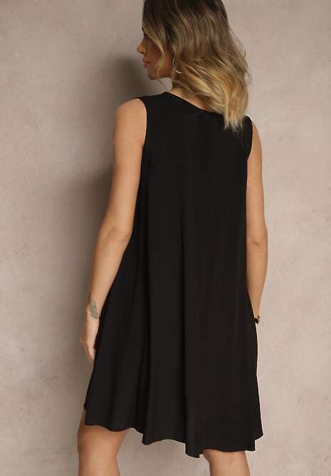 Czarna Bawełniana Sukienka o Rozkloszowanym Kroju z Guzikami Folaisa