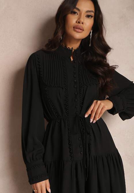 Czarna Koszulowa Sukienka z Ażurowymi Tasiemkami i Stójką Chehi