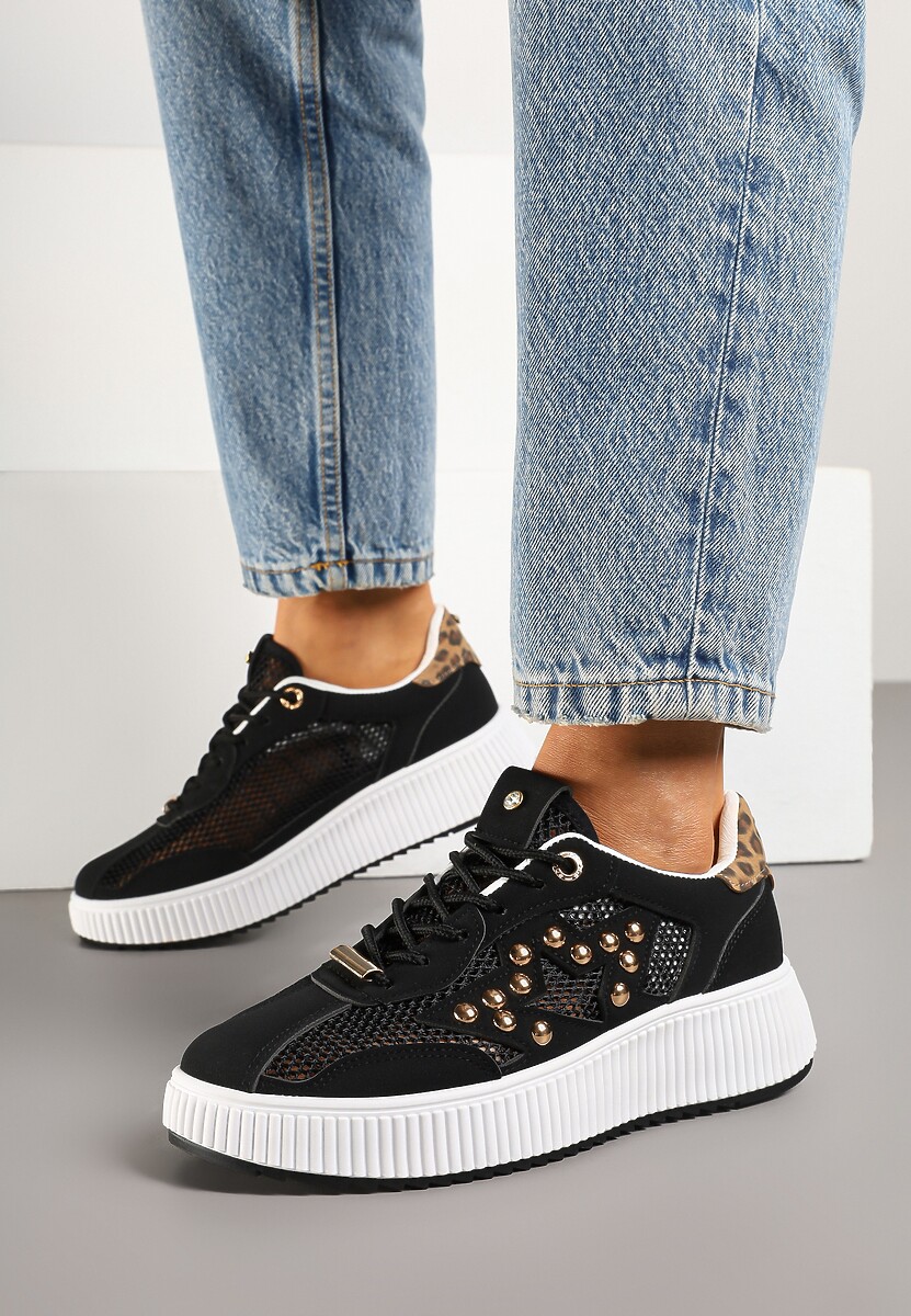 Czarne Sneakersy Ozdobione Gwiazdą i Nitami Zeloti