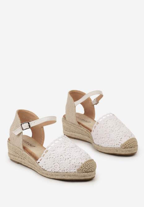 Białe Espadryle na Koturnie z Plecionką i Ażurową Koronką na Nosku Afridana