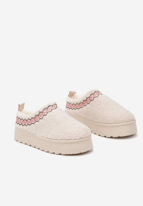 Beżowe Śniegowce na Platformie z Niską Cholewką i Haftem Zinnorea