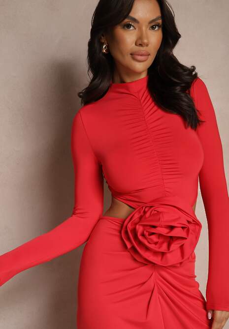Czerwona Koktajlowa Sukienka z Wiskozą Ozdobiona Kwiatem 3D i Wycięciami Hannith