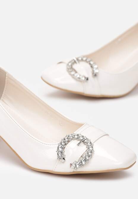 Beżowe Lakierowane Czółenka z Kwadratowym Noskiem i Sprzączką z Cyrkonii Hikona