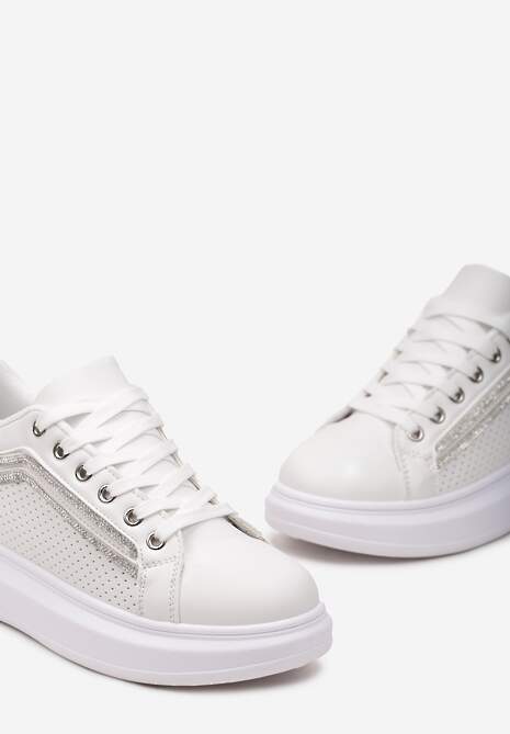 Biało-Srebrne Sneakersy na Platformie z Perforacją i Lamówkami z Cyrkoniami Zumina