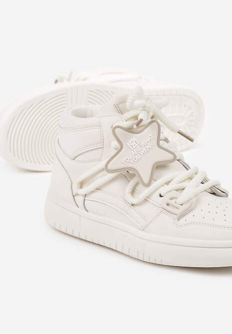 Białe Płaskie Sneakersy za Kostkę Ozdobione Gwiazdą Saveline