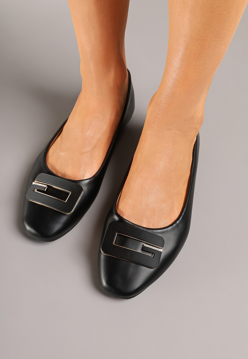 Czarne Balerinki Ozdobione Geometryczną Aplikacją Tirenia