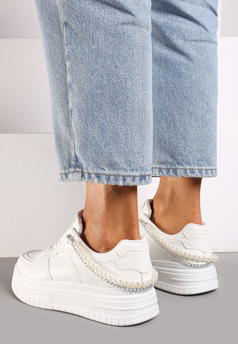 Białe Sneakersy na Platformie Wykończone Koralikami i Łańcuszkami Milandra