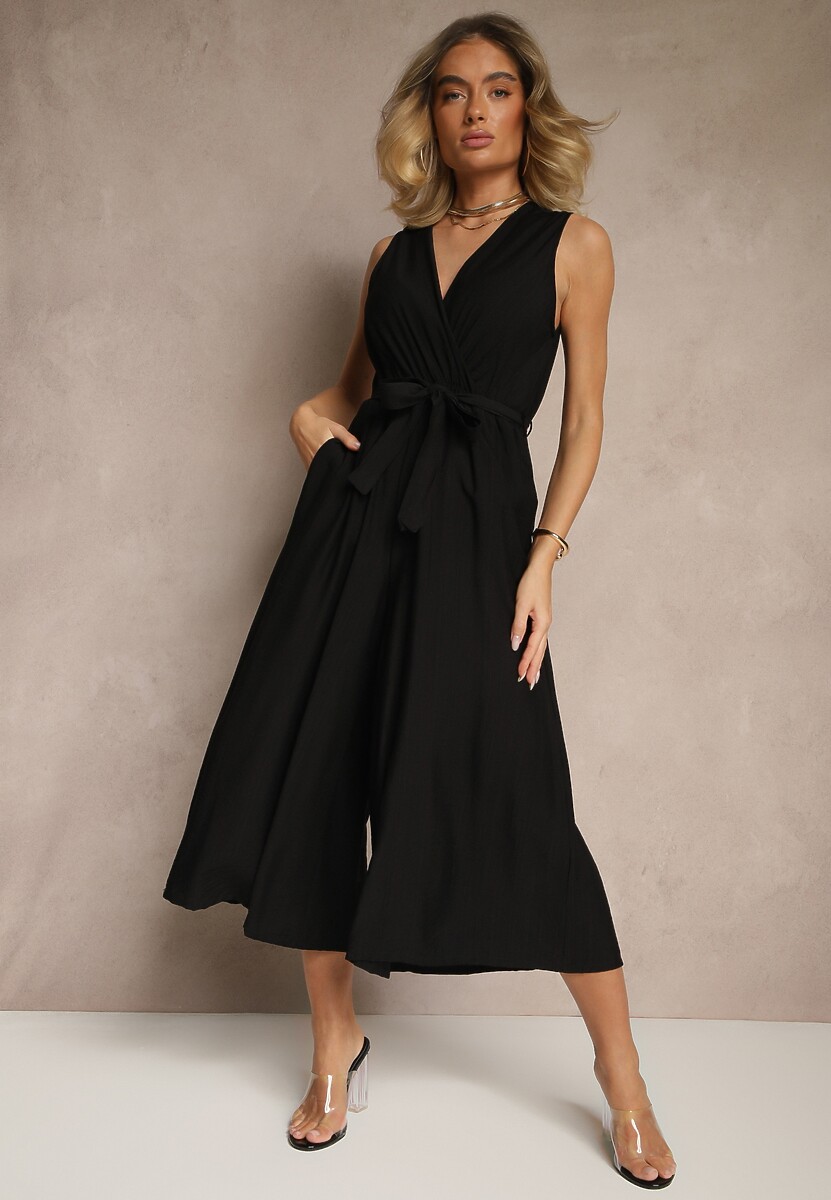 Czarny Kombinezon Taliowany z Wiskozą Ozdobiona Paskiem Evintria