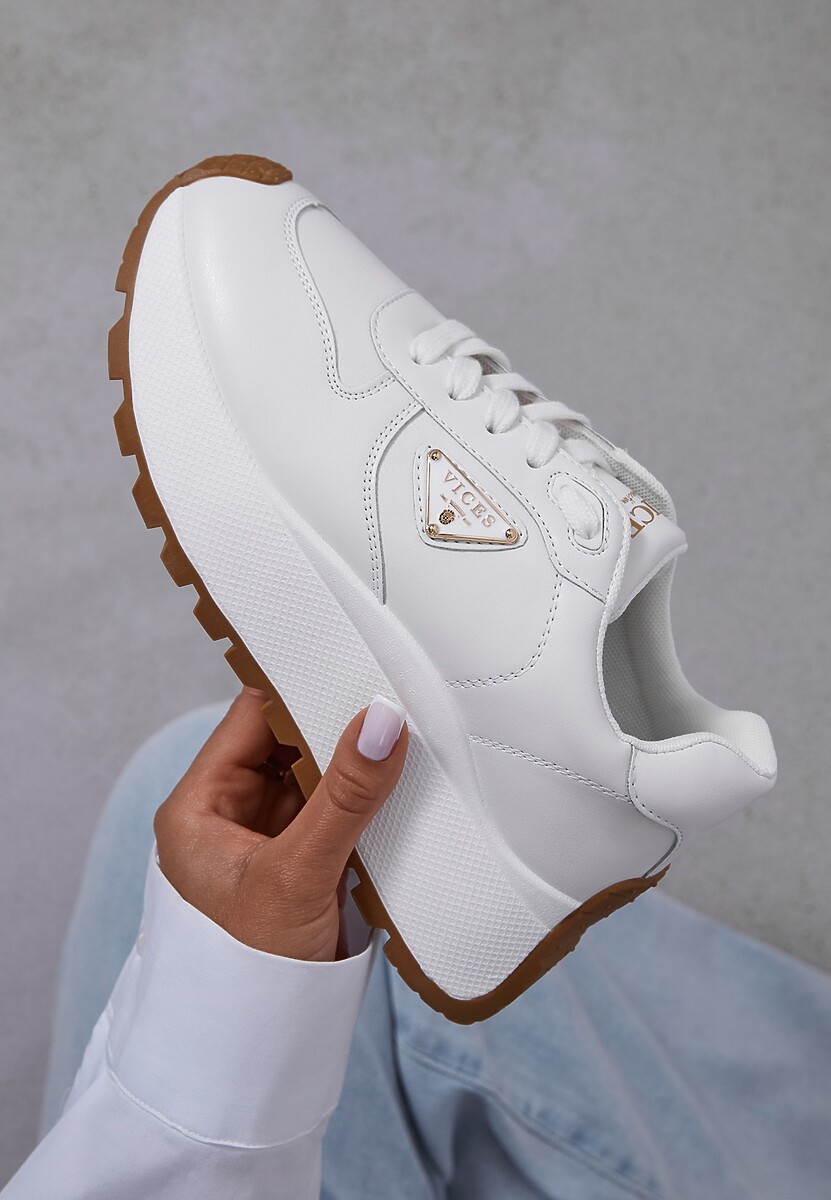 Białe Sneakersy Vices na Platformie Ozdobione Metaliczną Aplikacją Nelviera