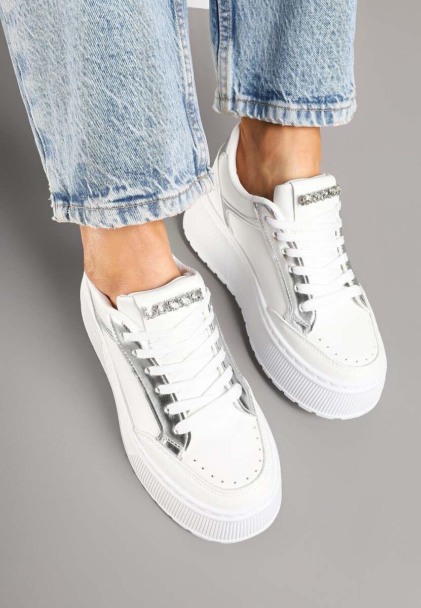 Białe Sneakersy na Platformie Ozdobione Przeszyciami Tatoretia