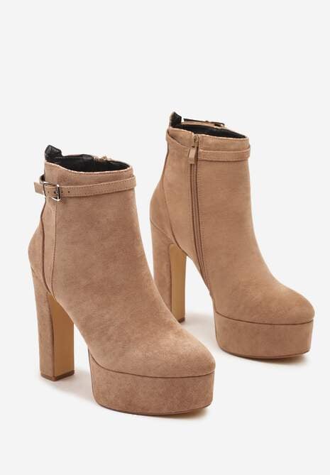 Ciemnobeżowe Botki na Słupku z Platformą Ozdobione Cienkim Paskiem Gebitha