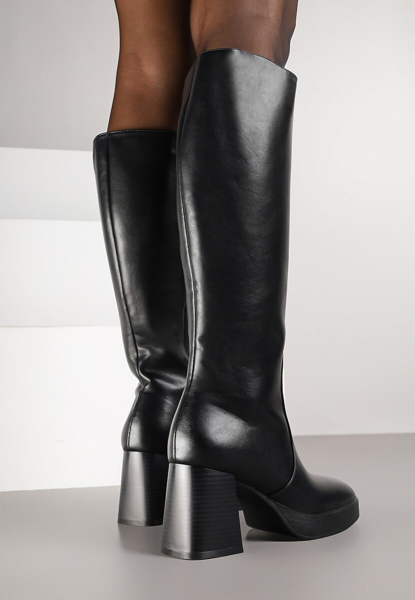 Czarne Kozaki na Słupku z Lekkim Ociepleniem Ansilaria