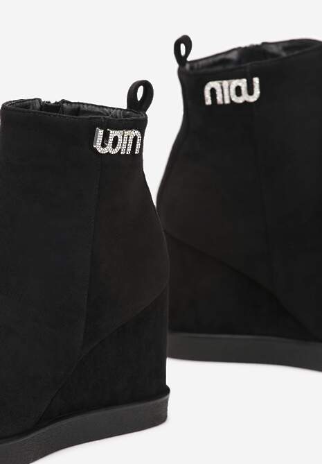 Czarne Botki z Ozdobą z Cyrkoniami Osadzone na Koturnie Calgrana