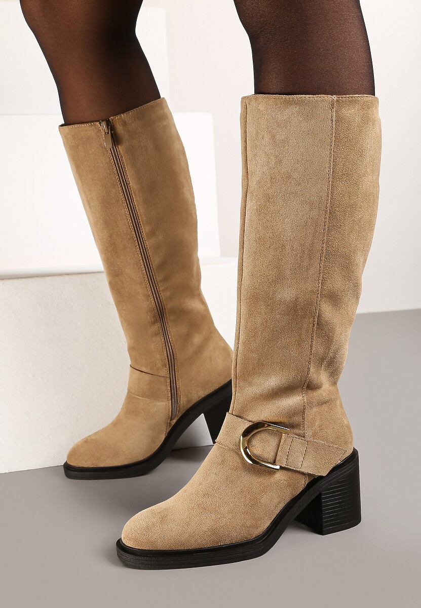 Ciemnobeżowe Kozaki Vices na Słupku z Ozdobną Klamrą i Ociepleniem Moriti