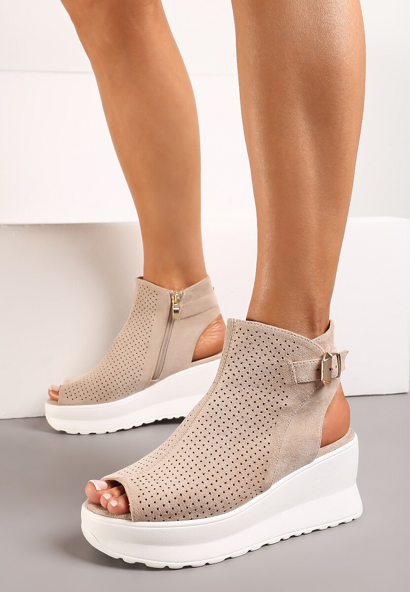 Beżowe Ażurowe Sandały na Koturnie z Noskiem Peep Toe i Odkrytą Piętą Bhanios