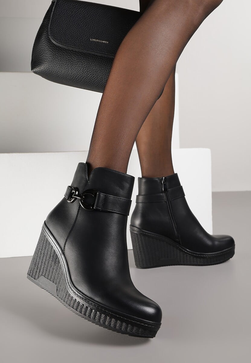 Czarne Botki na Koturnie ze Skóry Ekologicznej z Zawieszką z Cyrkoniami i Suwakiem Armela