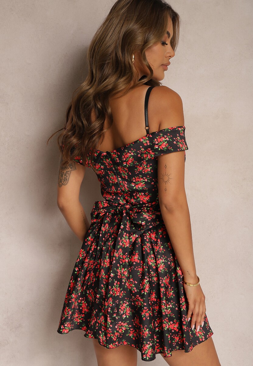 Czarno-Czerwona Sukienka z Regulowanymi Ramiączkami i Dekoltem Typu Hiszpanka w Kwiatowy Wzór Risalemti