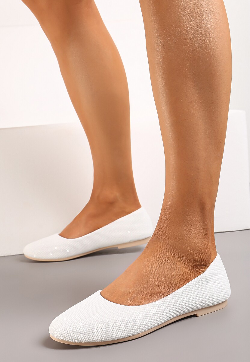 Białe Wsuwane Balerinki Brokatowe na Płaskiej Podeszwie Claremarie