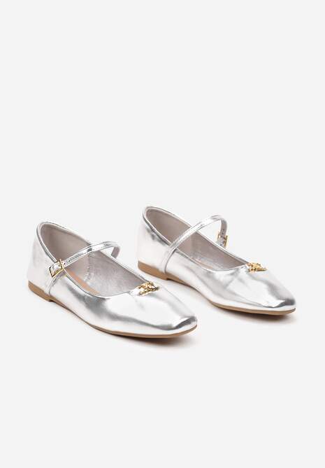 Srebrne Balerinki na Płaskiej Podeszwie z Paskiem i Metaliczną Aplikacją 3D Fenaria