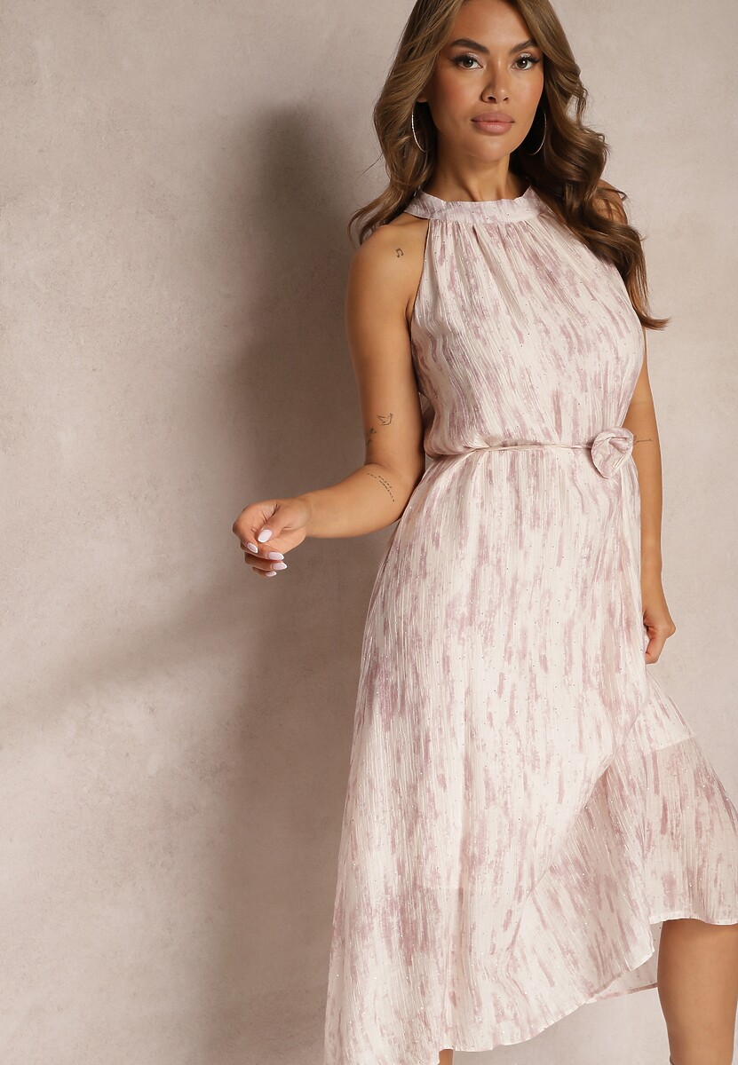 Jasnobeżowa Rozkloszowana Sukienka Wieczorowa z Dekoltem Halter i Broszką w Kształcie Kwiatu Previiana