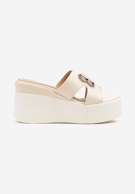 Beżowe Klapki na Platformie i Koturnie z Metaliczną Ozdobą Talieras