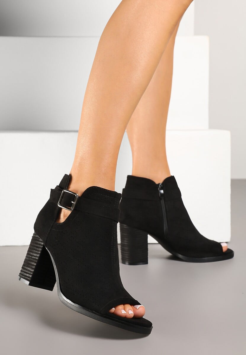 Czarne Ażurowe Sandały w Stylu Botków na Słupku z Ozdobną Klamrą Turaria