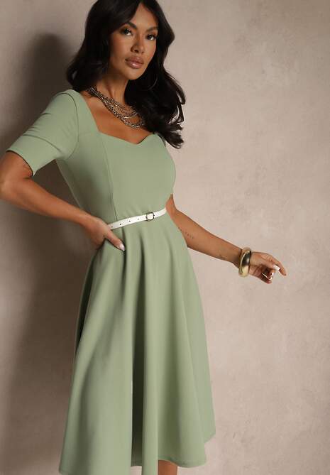 Jasnozielona Rozkloszowana Sukienka z Dekoltem w Serce Neriliane