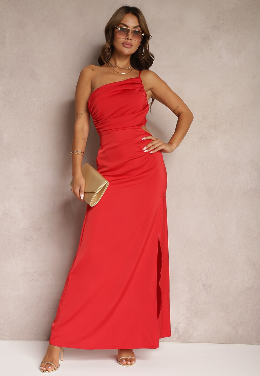 Czerwona Asymetryczna Sukienka Satynowa z Wycięciem w Talii Rozcięciem na Dole i Marszczeniem Aledista