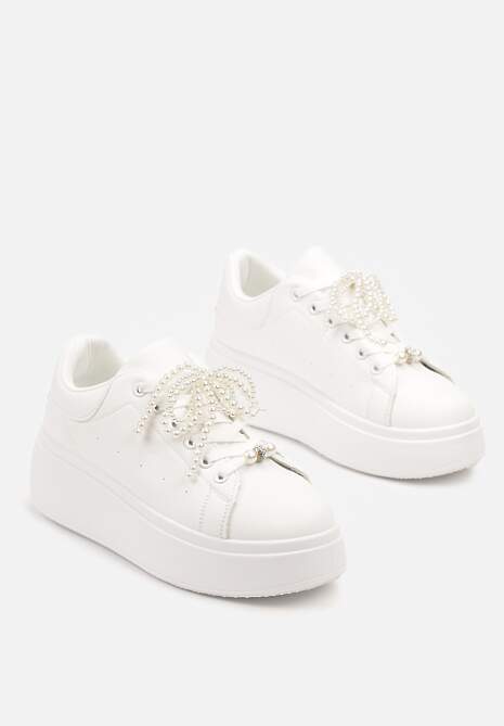 Białe Sneakersy na Platformie z Perełkami i Metalowymi Kuleczkami Selavia