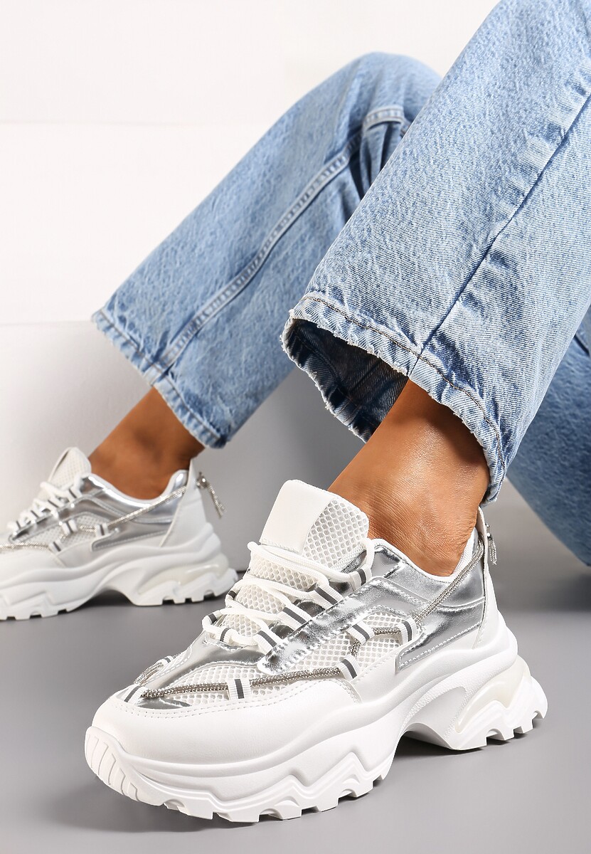 Biało-Srebrne Sneakersy z Metalicznymi Wstawkami na Niskiej Platformie z Ozdobnym Sznurkiem Oiriema