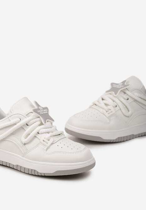 Białe Sneakersy z Grubymi Sznurowadłami i Naszywką w Kształcie Gwiazdki Alesine