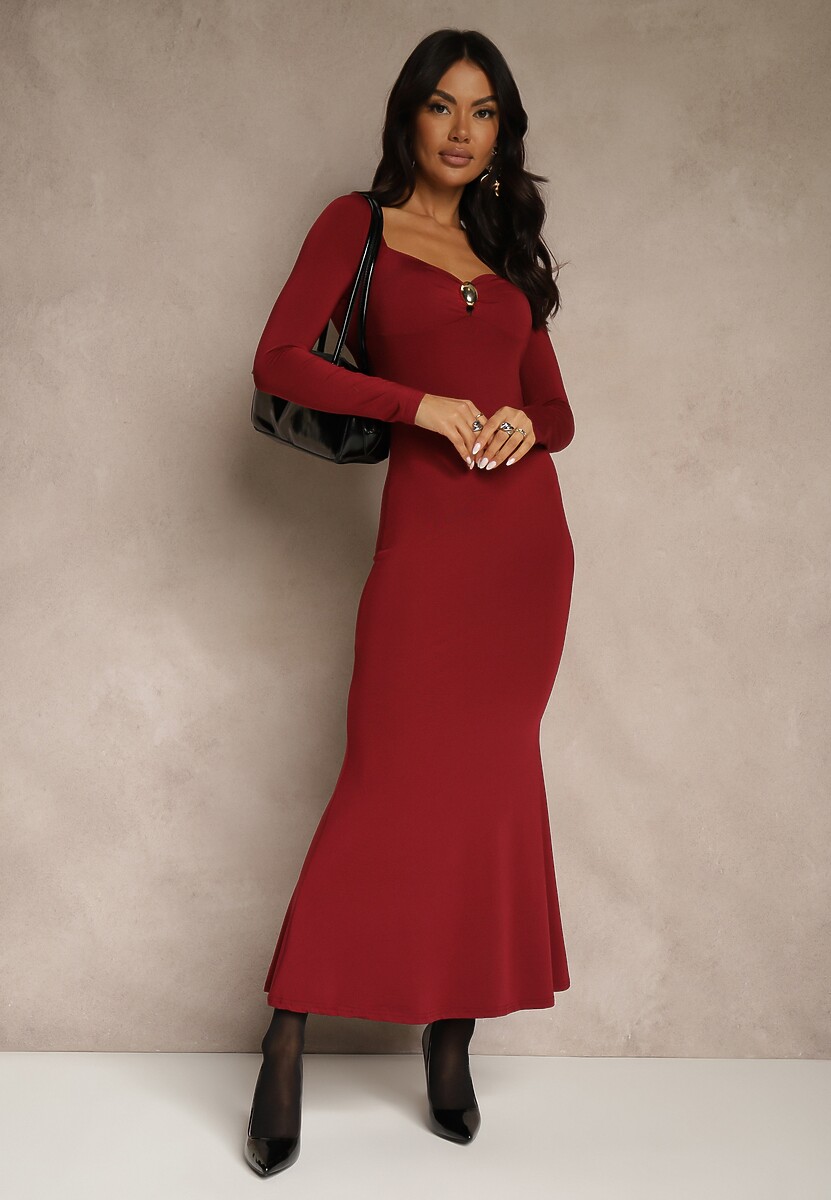 Bordowa Sukienka Koktajlowa z Wiskozą i Metaliczną Klamrą przy Dekolcie Refire