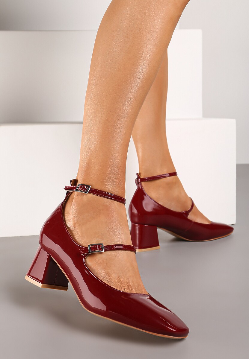 Bordowe Czółenka z Lakierowanej Imitacji Skóry na Słupku z Paskami Zapinane na Sprzączki Uravia