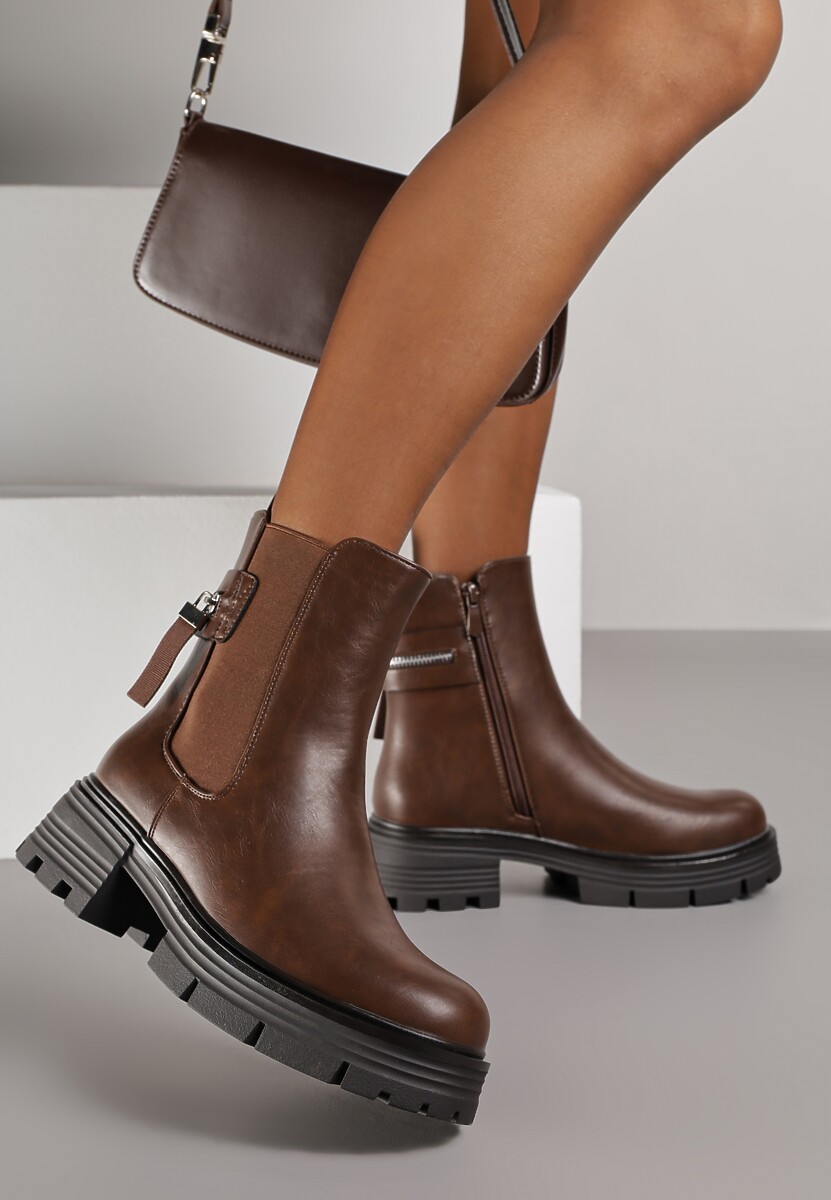 Czarne Botki Typu Sztyblety na Platformie Ozdobione Aplikacją Nemalea