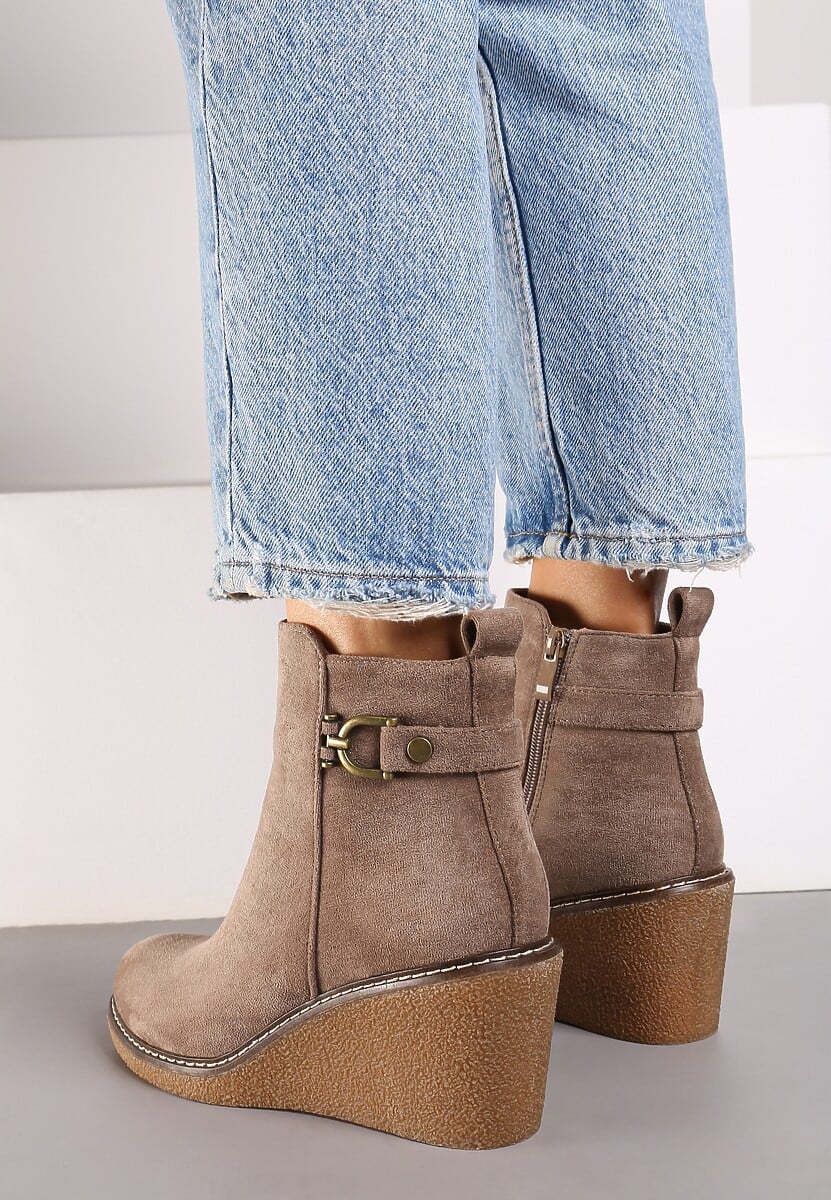 Ciemnobeżowe Botki na Koturnie z Klamrą Mivanora