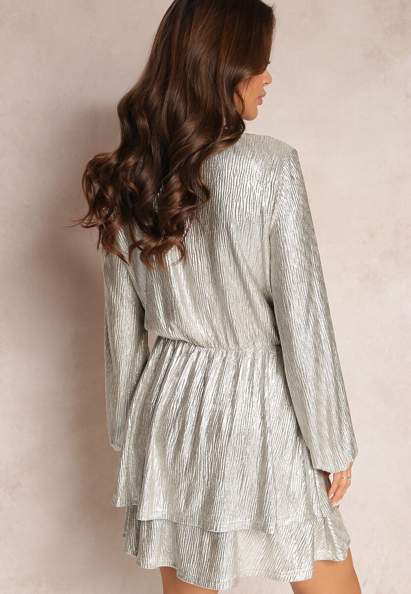 Złota Luźna Rozkloszowana Sukienka Mini o Metalicznym Błysku i Kopertowym Dekolcie z Gumką w Talii Patangia