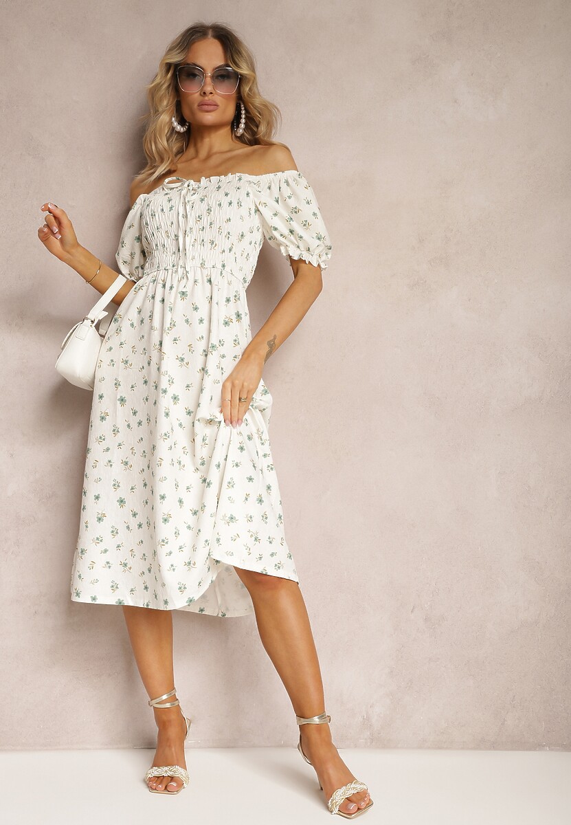 Biało-Zielona Kwiecista Sukienka Hiszpanka z Marszczonym Dekoltem i Falbanką Claperia