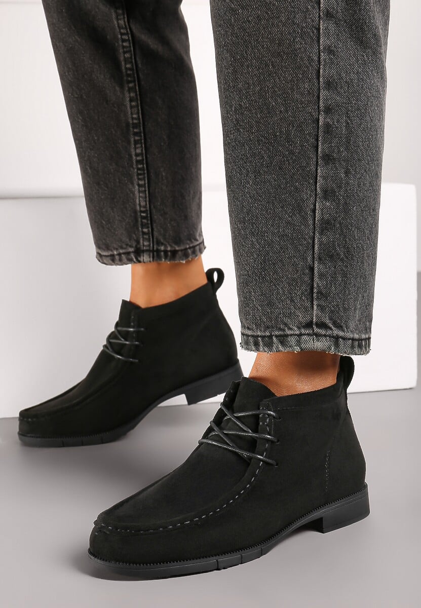 Czarne Botki na Płaskiej Podeszwie z Ozdobnymi Przeszyciami Zinrra